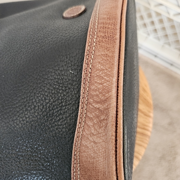 Liz Claiborne Vintage Black and Tan Shoulder Bucket Bag - Picture 10 of 11